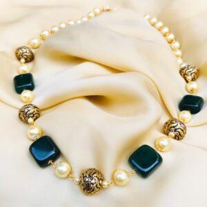 Green Natural stones and Pearls Necklace