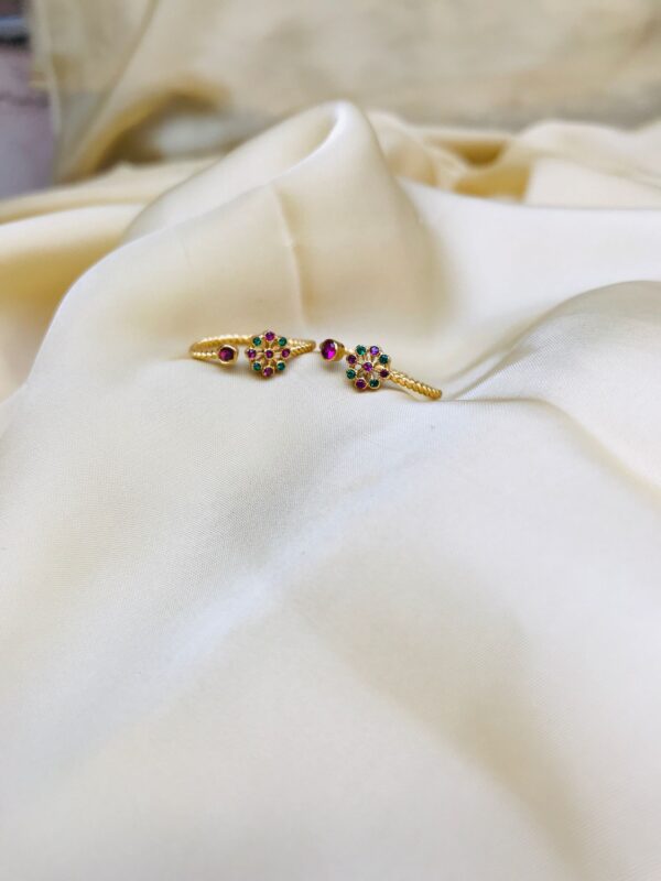 Multicolour American Diamond Flower Toe Rings - Abdesignsjewellery